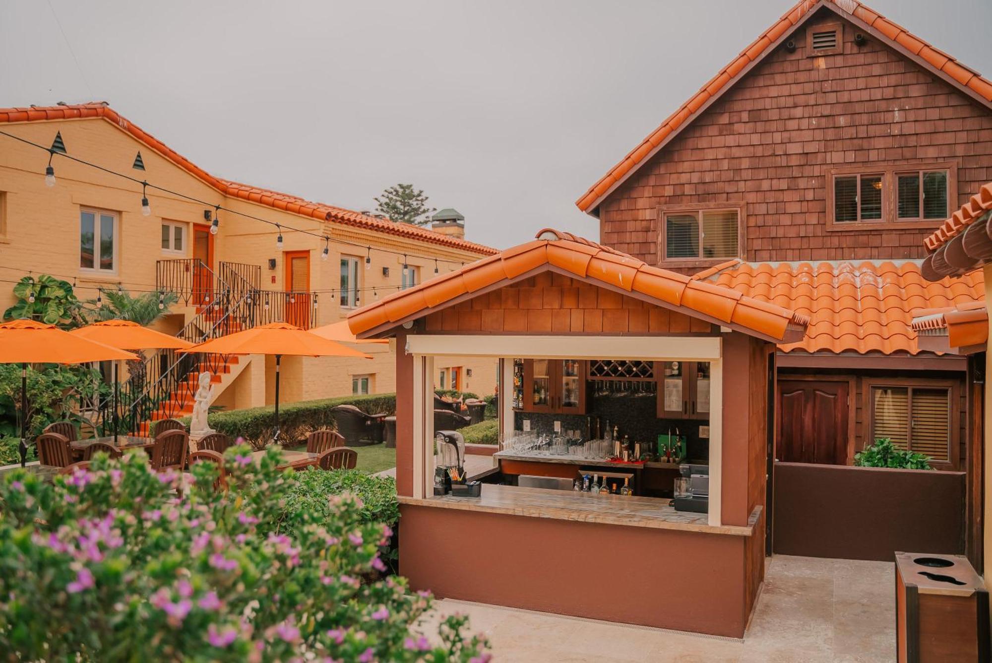 Pantai Inn San Diego Exterior photo